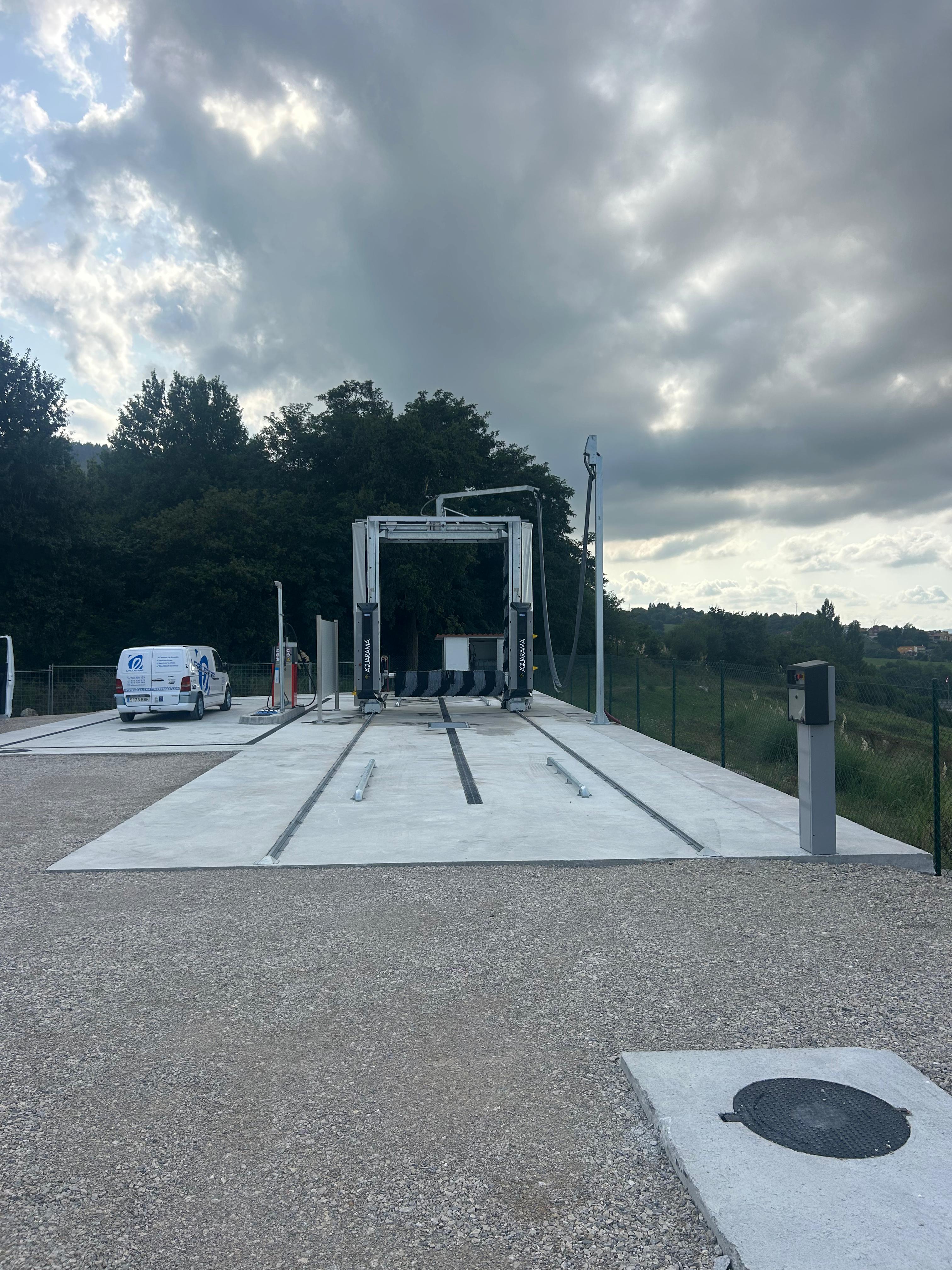 Puente de lavado para camiones en Transportes Laredo