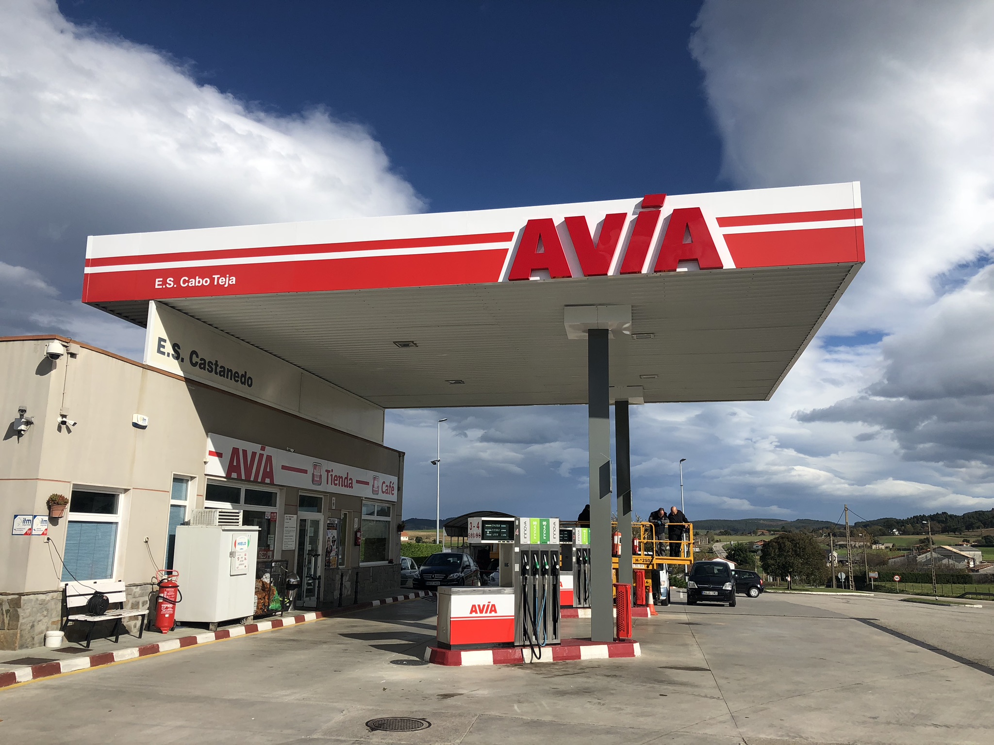 Vista lateral de la marquesina en Cabo Teja