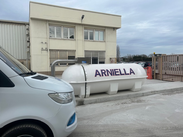 Vista del surtidor privado en funcionamiento